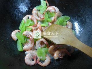 <a href=/shicai/shucai/WoSun/index.html target=_blank><u>莴笋</u></a>炒海虾