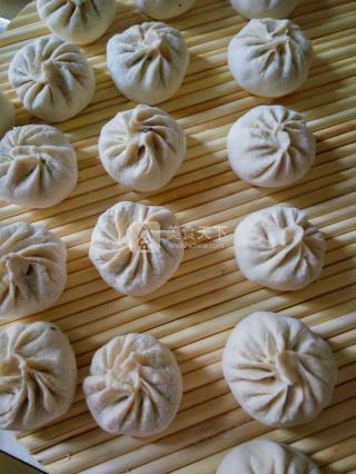 虾仁<a href=/shicai/shucai/JiuCai/index.html target=_blank><u>韭菜</u></a>蒸包