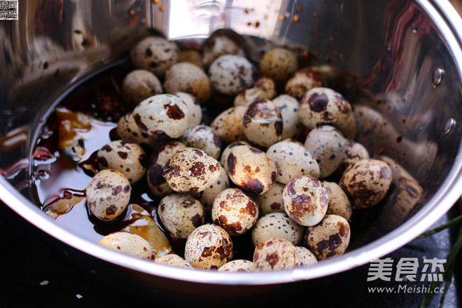 卤<a href=/shicai/rouqin/AnChun/index.html target=_blank><u>鹌鹑</u></a>蛋的做法