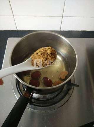 红<a href=/shicai/guopin/Zao/index.html target=_blank><u>枣</u></a><a href=/shicai/rouqin/JiDan/index.html target=_blank><u>鸡蛋</u></a>红糖水