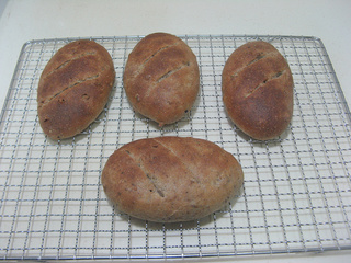 核<a href=/shicai/guopin/Tao/index.html target=_blank><u>桃</u></a>椰浆全麦<a href=/shicai/mimian/MianBao/index.html target=_blank><u>面包</u></a>