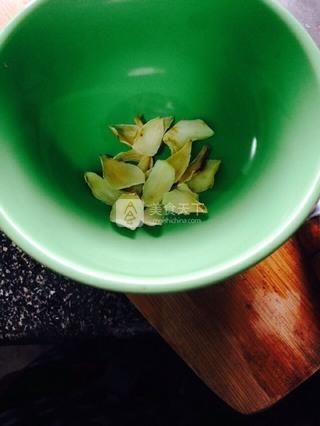 <a href=/shicai/shucai/BaiHe/index.html target=_blank><u>百合</u></a>雪<a href=/shicai/guopin/Li/index.html target=_blank><u>梨</u></a><a href=/shicai/yaoshi/YaWo/index.html target=_blank><u>燕窝</u></a>