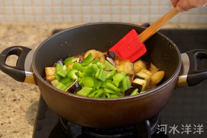 下饭神菜酱烧<a href=/shicai/shucai/QieZi/index.html target=_blank><u>茄子</u></a>步骤14