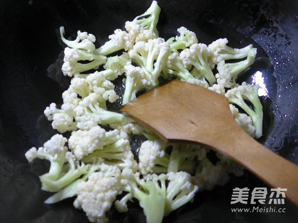 <a href=/shicai/shucai/YouCai/index.html target=_blank><u>油菜</u></a>蕻炒<a href=/shicai/shucai/HuaCai/index.html target=_blank><u>花菜</u></a>的做法