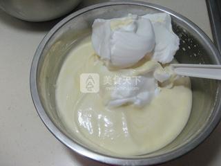 双色<a href=zt/qifengdg target=_blank><u>戚风蛋糕</u></a>