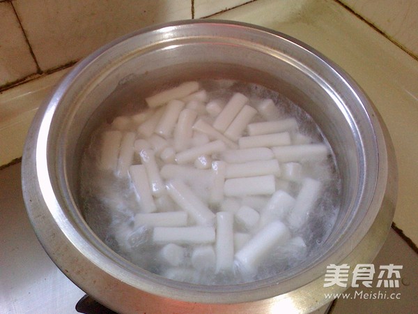 #圣诞节#茄汁<a href=/shicai/mimian/NianGao/index.html target=_blank><u>年糕</u></a>的做法