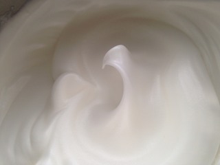 <a href=/shicai/guopin/XingRen/index.html target=_blank><u><a href=/shicai/guopin/Xing/index.html target=_blank><u>杏</u></a>仁</u></a><a href=/shicai/diaoweipin/FengMi/index.html target=_blank><u>蜂蜜</u></a><a href=zt/qifengdg target=_blank><u>戚风蛋糕</u></a>