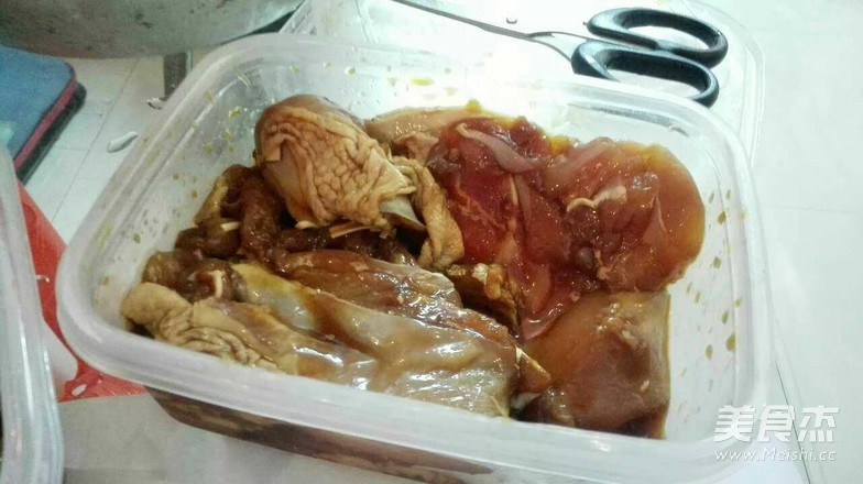 <a href=/shicai/mimian/NuoMi/index.html target=_blank><u>糯米</u></a>鸡的做法