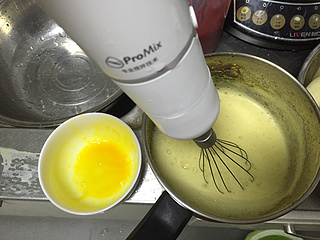 <a href=/shicai/guopin/CaoMei/index.html target=_blank><u>草莓</u></a>慕斯蛋糕