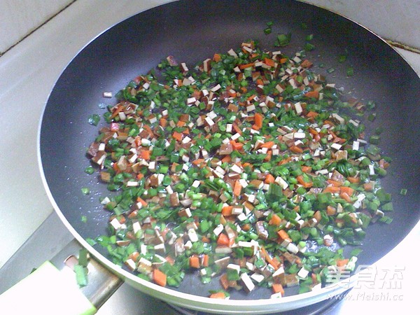 <a href=/shicai/shucai/JiuCai/index.html target=_blank><u>韭菜</u></a>蒸饺的做法