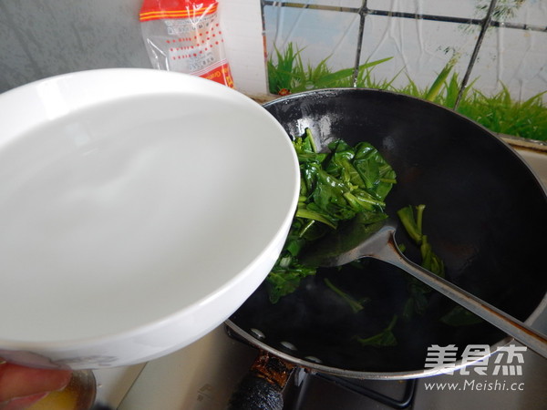 <a href=/shicai/shucai/QingCai/index.html target=_blank><u>青菜</u></a><a href=/shicai/mimian/DouFu/index.html target=_blank><u>豆腐</u></a><a href=/shicai/mimian/NianGao/index.html target=_blank><u>年糕</u></a>汤的做法