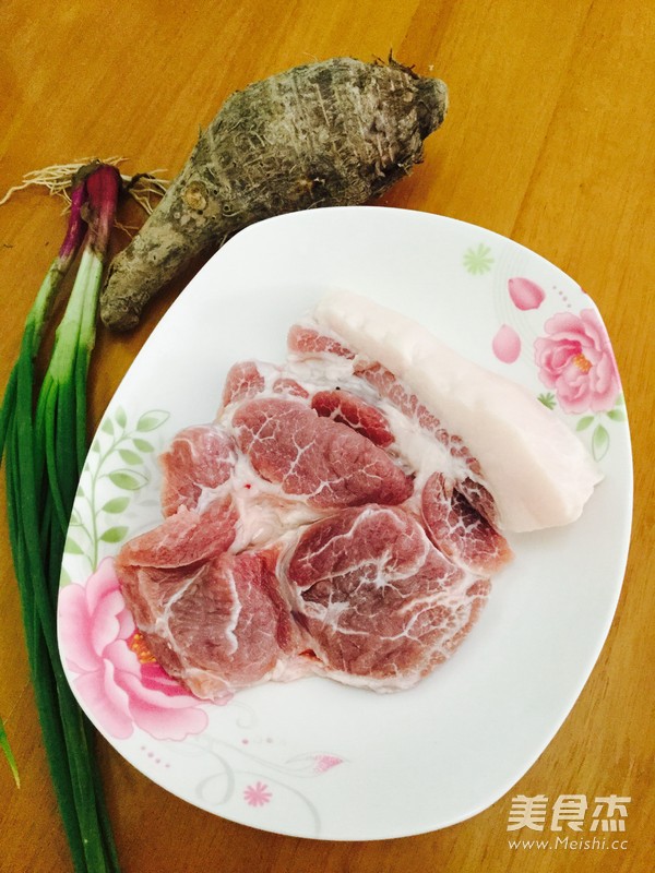 蒸<a href=/shicai/shucai/XiangYu/index.html target=_blank><u>香芋</u></a>肉饼的做法