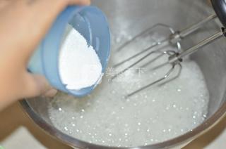 <a href=/shicai/mimian/DanNaiYou/index.html target=_blank><u>淡<a href=/shicai/mimian/NaiYou/index.html target=_blank><u>奶油</u></a></u></a>小蛋糕