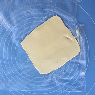 红酒<a href=/shicai/guopin/ManYueMei/index.html target=_blank><u>蔓越莓</u></a>千层酥