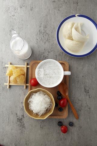 椰奶<a href=/shicai/yaoshi/YaWo/index.html target=_blank><u>燕窝</u></a>