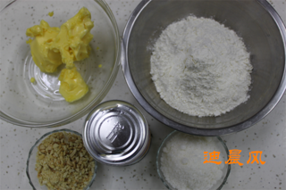 <a href=/shicai/guopin/HuaSheng/index.html target=_blank><u>花生</u></a>小小酥