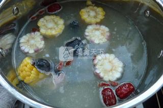 <a href=/shicai/rouqin/WuJi/index.html target=_blank><u>乌鸡</u></a>浓汤火锅