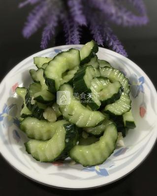 凉拌<a href=/shicai/shucai/HuangGua/index.html target=_blank><u>黄瓜</u></a>