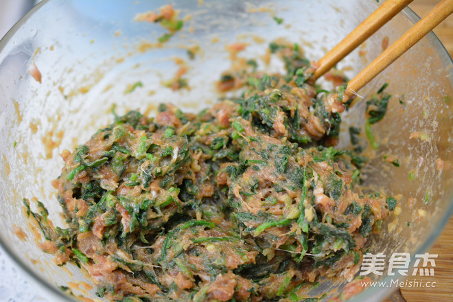 吃一碗<a href=/shicai/shucai/JiCai/index.html target=_blank><u>荠菜</u></a>馄饨,享受阳光的味道的做法