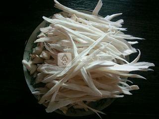 <a href=/shicai/shucai/XingBaoGu/index.html target=_blank><u><a href=/shicai/guopin/Xing/index.html target=_blank><u>杏</u></a>鲍菇</u></a>炒<a href=/shicai/rouqin/JiDan/index.html target=_blank><u>鸡蛋</u></a>