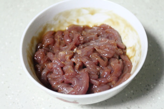 家常小炒：<a href=/shicai/shucai/BianDou/index.html target=_blank><u>扁豆</u></a>炒肉