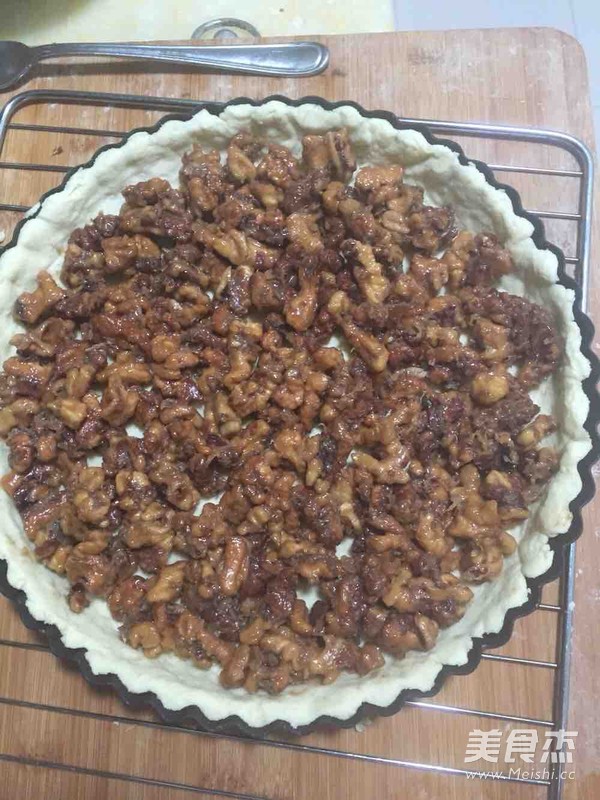 <a href=/shicai/diaoweipin/FengMi/index.html target=_blank><u>蜂蜜</u></a>核<a href=/shicai/guopin/Tao/index.html target=_blank><u>桃</u></a>派的做法