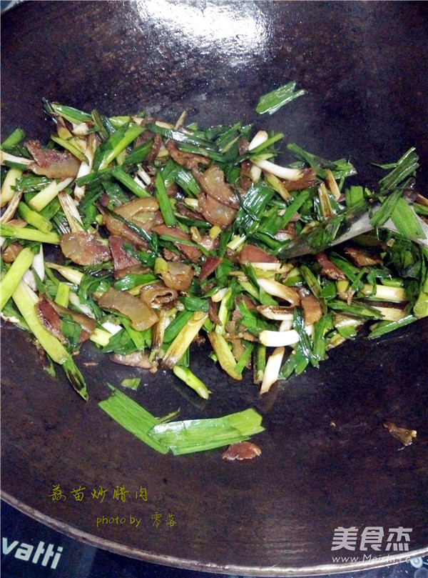 <a href=/shicai/shucai/SuanMiao/index.html target=_blank><u>蒜苗</u></a>炒<a href=/shicai/rouqin/LaRou/index.html target=_blank><u>腊肉</u></a>的做法