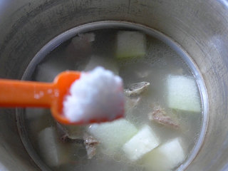 肉骨<a href=/shicai/shucai/DongGua/index.html target=_blank><u>冬瓜</u></a>汤
