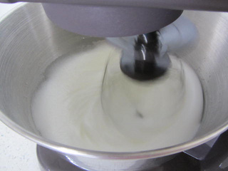 核<a href=/shicai/guopin/Tao/index.html target=_blank><u>桃</u></a>仁<a href=/shicai/mimian/SuanNai/index.html target=_blank><u>酸奶</u></a>纸杯蛋糕