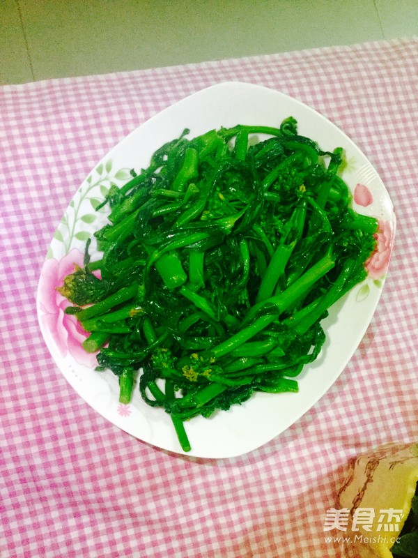 清炒<a href=/shicai/shucai/CaiXin/index.html target=_blank><u>菜心</u></a>的做法