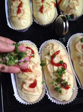 肠子<a href=/shicai/mimian/ZhiShi/index.html target=_blank><u>芝士</u></a>葱香<a href=/shicai/mimian/MianBao/index.html target=_blank><u>面包</u></a>