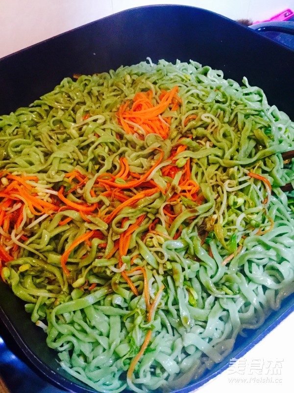 <a href=/shicai/shucai/HuLuoBo/index.html target=_blank><u>胡<a href=/shicai/shucai/LuoBo/index.html target=_blank><u>萝卜</u></a></u></a><a href=/shicai/shucai/YaCai/index.html target=_blank><u>芽菜</u></a>炒面的做法