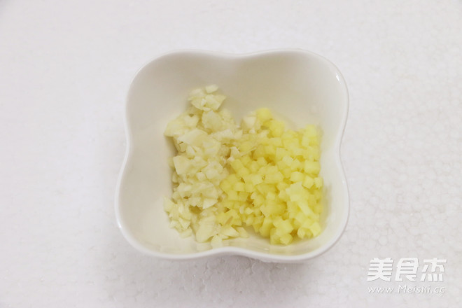 蛋皮肉卷的做法