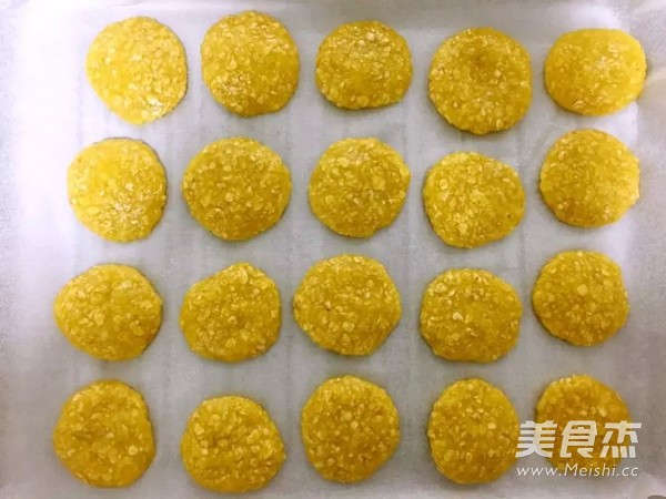 椰蓉<a href=/shicai/mimian/YanMai/index.html target=_blank><u>燕麦</u></a>酥的做法