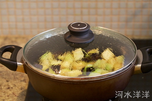 下饭神菜酱烧<a href=/shicai/shucai/QieZi/index.html target=_blank><u>茄子</u></a>步骤11