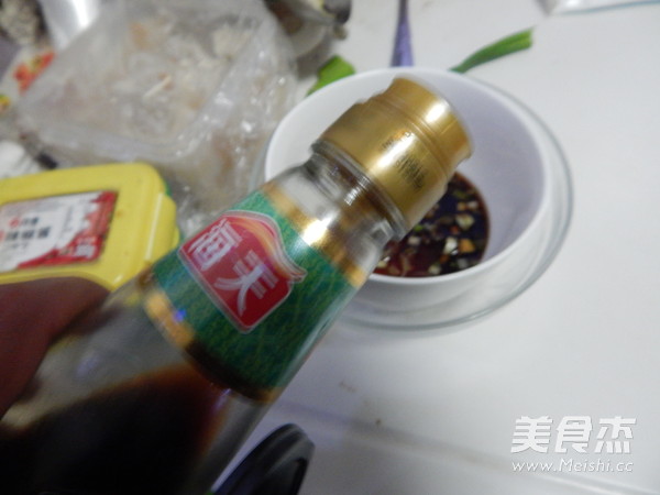 蒜香辣拌<a href=/shicai/shucai/QieZi/index.html target=_blank><u>茄子</u></a>的做法