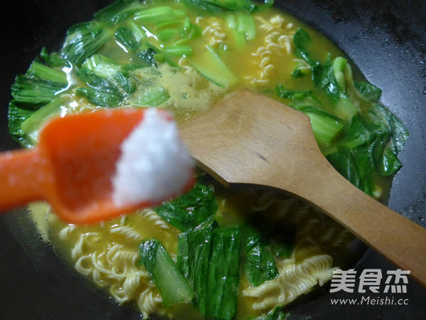 咖喱菜芯波纹面的做法