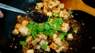 老干妈肉末烧<a href=/shicai/mimian/DouFu/index.html target=_blank><u>豆腐</u></a>