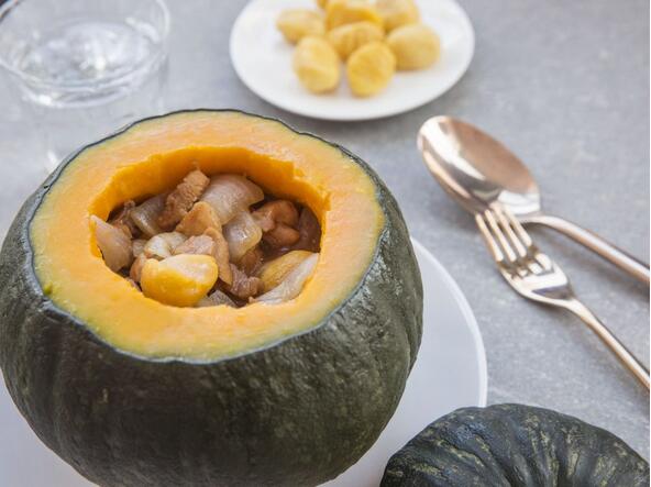 <a href=/shicai/guopin/LiZi/index.html target=_blank><u>栗子</u></a><a href=/shicai/rouqin/ZhengJi/index.html target=_blank><u>鸡肉</u></a><a href=/shicai/shucai/NanGua/index.html target=_blank><u>南瓜</u></a>盅怎么做?