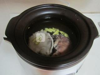 肚片<a href=/shicai/shucai/MuEr/index.html target=_blank><u>木耳</u></a><a href=/shicai/guopin/HuaSheng/index.html target=_blank><u>花生</u></a>汤