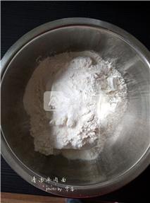 清汤<a href=/shicai/rouqin/NiuRou/index.html target=_blank><u>牛肉</u></a>面