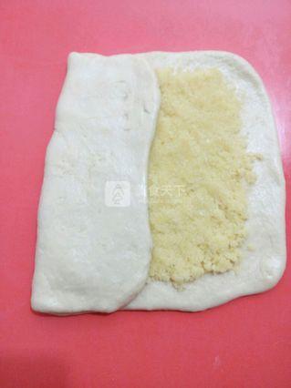 椰蓉手撕<a href=/shicai/mimian/MianBao/index.html target=_blank><u>面包</u></a>