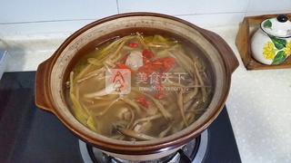 <a href=/shicai/shucai/HuangHuaCai/index.html target=_blank><u>黄<a href=/shicai/shucai/HuaCai/index.html target=_blank><u>花菜</u></a></u></a><a href=/shicai/shucai/BanLi/index.html target=_blank><u>板栗</u></a>煲鸡汤