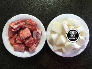 秋季减肥正当时养颜瘦身的白<a href=/shicai/shucai/LuoBo/index.html target=_blank><u>萝卜</u></a><a href=/shicai/rouqin/PaiGu/index.html target=_blank><u>排骨</u></a>汤