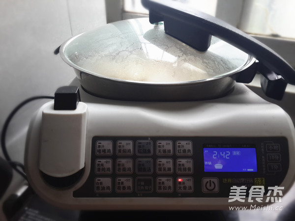 <a href=/shicai/shucai/LianOu/index.html target=_blank><u>莲<a href=/shicai/shucai/Ou/index.html target=_blank><u>藕</u></a></u></a><a href=/shicai/guopin/HuaSheng/index.html target=_blank><u>花生</u></a><a href=/shicai/rouqin/JiGu/index.html target=_blank><u>脊骨</u></a>汤的做法