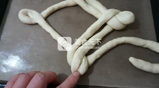 中国福<a href=/shicai/mimian/MianBao/index.html target=_blank><u>面包</u></a>