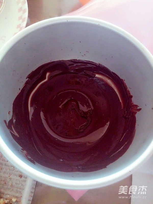 <a href=/shicai/mimian/QiaoKeLi/index.html target=_blank><u>巧克力</u></a>碗冰淇淋的做法