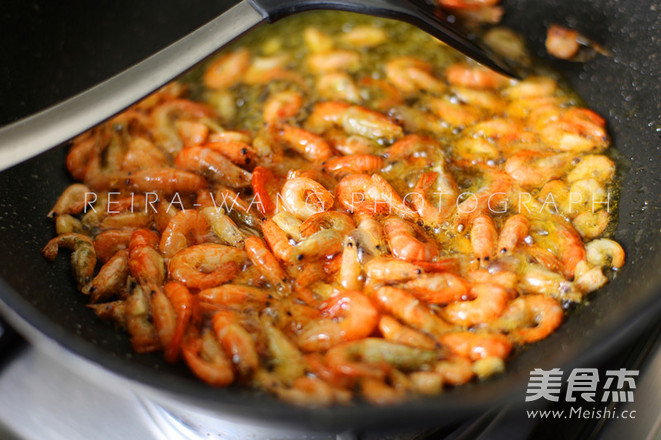 春韭炒河鲜的做法