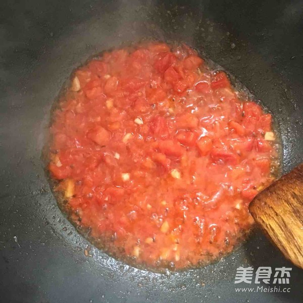 <a href=/shicai/shucai/XiHongShi/index.html target=_blank><u>西红柿</u></a><a href=/shicai/rouqin/JiDan/index.html target=_blank><u>鸡蛋</u></a>焖面的做法