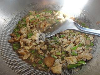 手擀尖椒<a href=/shicai/rouqin/JiDan/index.html target=_blank><u>鸡蛋</u></a>酱拌面